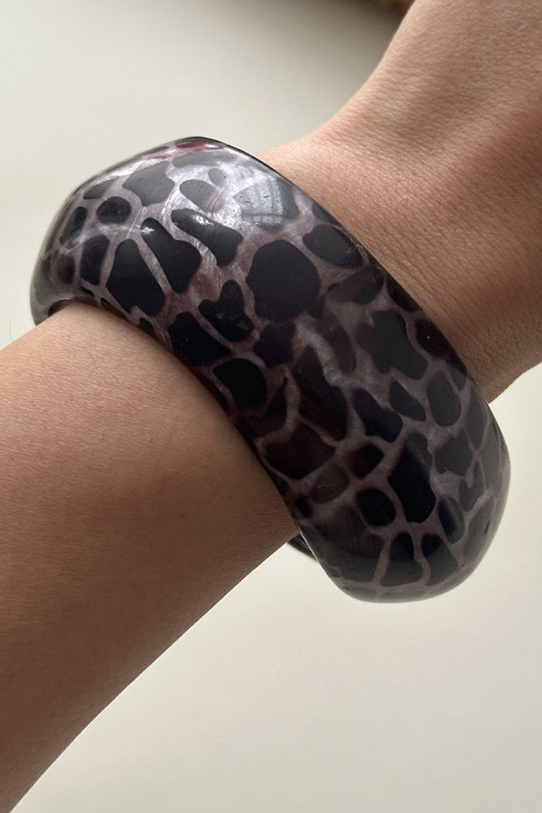 Fashionable Curved Resin Wide Bracelet