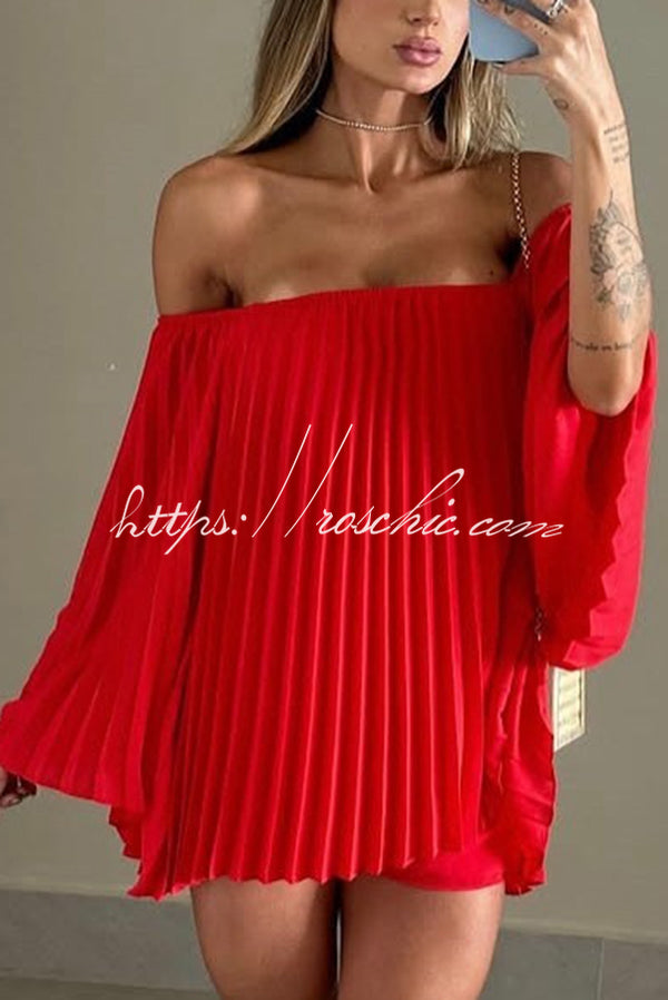 Solid Off-the-shoulder Pleated Loose Top and Elastic Waist Shorts Set