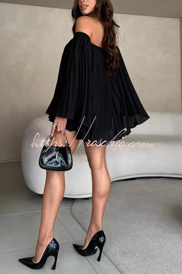 Solid Off-the-shoulder Pleated Loose Top and Elastic Waist Shorts Set