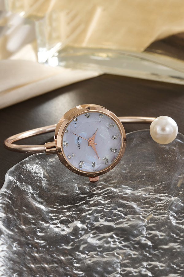Fashionable Mother-of-Pearl Diamond Pointer Bracelet Watch