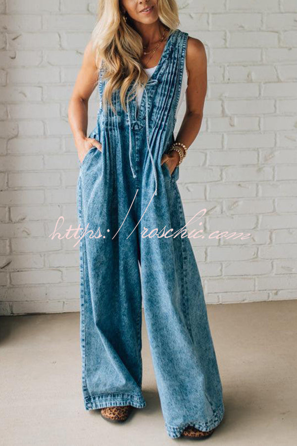 Fashionable and Casual Sleeveless V-neck Lace-up Loose Pocket Jumpsuit