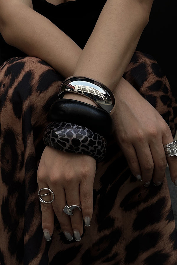 Fashionable Curved Resin Wide Bracelet