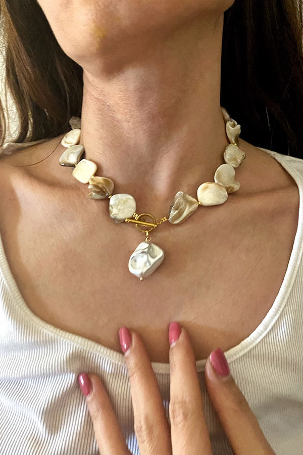 Exaggerated Irregular Shell Collarbone Necklace